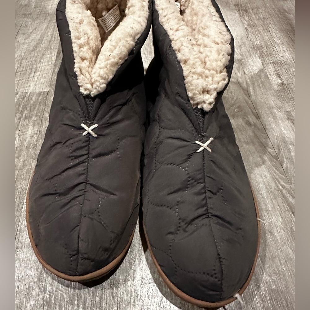 Cozy Black Quilted Women's Boots Slippers